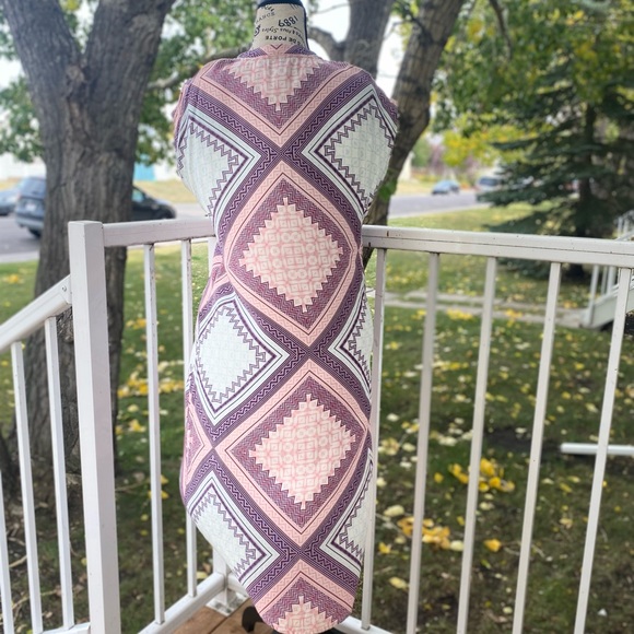 Charlie Jade Flowing Dress - Picture 6 of 11